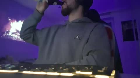 Snapshot of lukasschoetz chatting on 11-23-25, 04:29 lukasschoetz online show from 11-23-25, 04:29