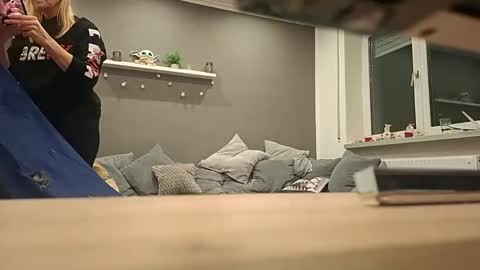 Snapshot of lukasschoetz chatting on 11-24-25, 04:40 lukasschoetz online show from 11-24-25, 04:40