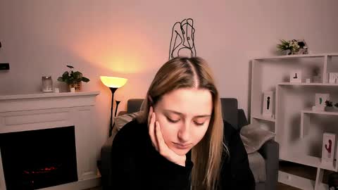 Lily online show from 04-10-26, 09:19