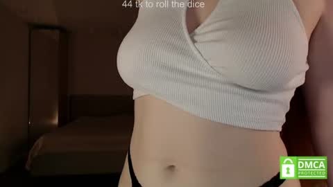Snapshot of lulu_moons chatting on 06-15-26, 05:04 Lulu online show from 06-15-26, 05:04
