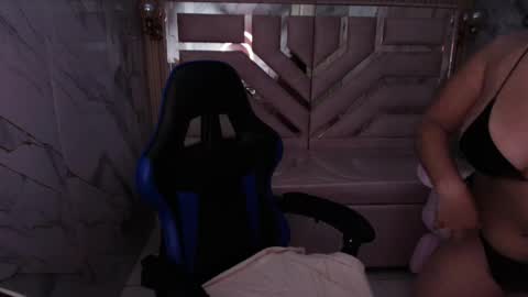 Luna online show from 05-22-26, 03:35