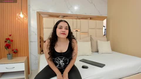 Snapshot of luna__vegga chatting on 05-07-26, 05:07 Luna online show from 05-07-26, 05:07