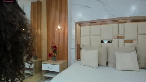 Snapshot of luna__vegga chatting on 05-27-26, 04:48 Luna online show from 05-27-26, 04:48