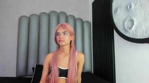 luna_bella_23 online show from 05-13-26, 03:26