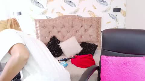 luna_lm online show from 06-15-26, 08:33
