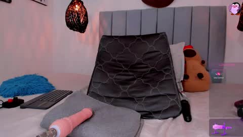 LUNA LOBOO online show from 03-31-26, 08:04