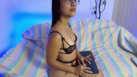 Lunaa online show from 06-19-26, 01:48