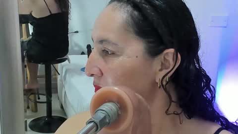 luna_naughty1 online show from 02-17-26, 08:04