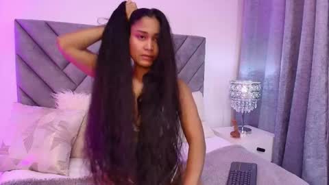 luna_queen7 online show from 04-23-26, 12:29