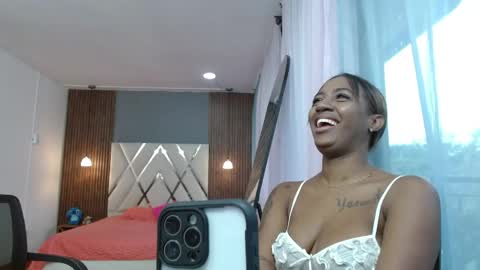 Snapshot of luna_rousse26 chatting on 05-20-26, 12:33 luna_rousse26 online show from 05-20-26, 12:33