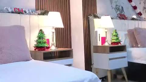Snapshot of luna_star__18 chatting on 12-21-25, 01:40 A M M Y online show from 12-21-25, 01:40