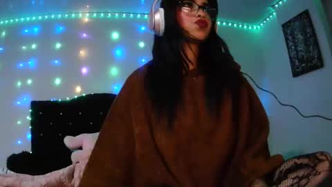 luna_velvet7 online show from 05-18-26, 01:24