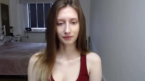 L U N A  online show from 04-17-26, 06:49