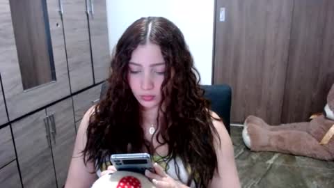 Snapshot of lunaa_sub chatting on 07-21-26, 08:00 lunaa_sub online show from 07-21-26, 08:00
