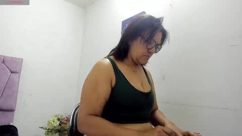 Snapshot of lunabrillante1972 chatting on 05-27-26, 08:55 lunabrillante1972 online show from 05-27-26, 08:55