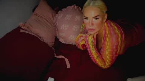 Luna Daddys Girl online show from 04-14-26, 01:33