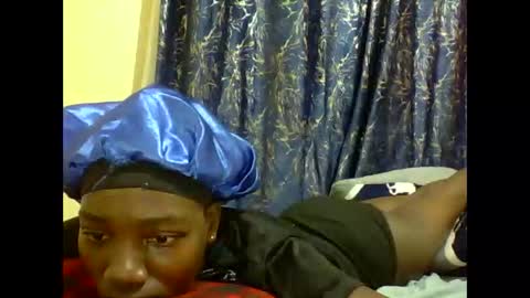 lunah_kitty online show from 05-13-26, 09:06