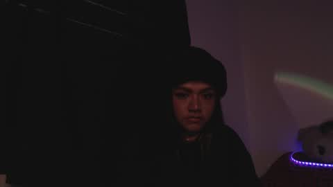 Luna  Online mostly at 9 am 8 pm online show from 04-03-26, 07:23