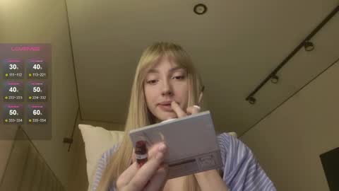 Luna online show from 04-06-26, 01:03