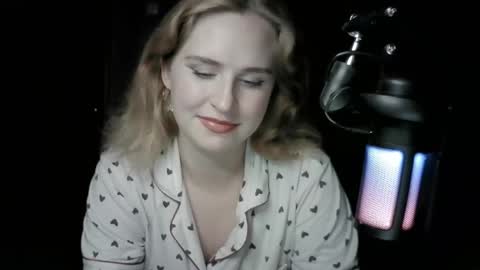 lunamystique_ online show from 10-06-25, 08:39