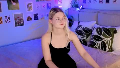 lunariafox online show from 04-18-26, 07:07