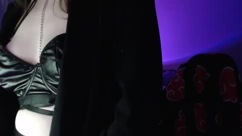 Snapshot of lunaxcherry chatting on 04-23-26, 05:59 LunaXcherry online show from 04-23-26, 05:59