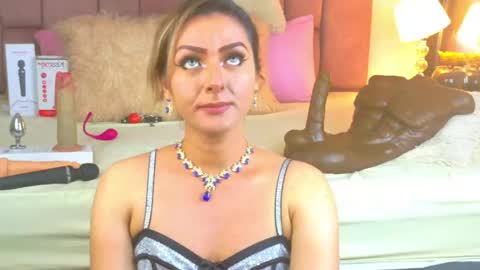 lunitadiva online show from 05-25-26, 03:40