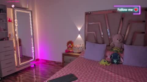Snapshot of lunna_roosee chatting on 06-20-26, 01:52 LUNA ROSE online show from 06-20-26, 01:52