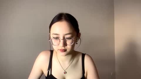 Snapshot of lupefaulker chatting on 03-10-26, 01:05 Roxie online show from 03-10-26, 01:05