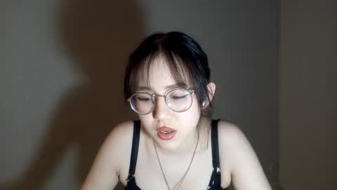 Snapshot of lupefaulker chatting on 03-19-26, 03:38 Roxie online show from 03-19-26, 03:38