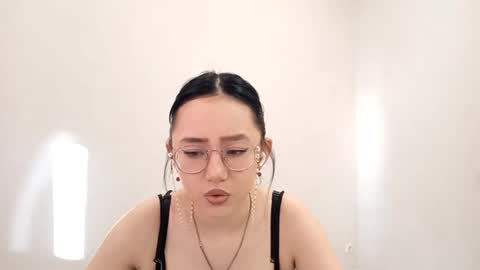 Snapshot of lupefaulker chatting on 03-28-26, 01:22 Roxie online show from 03-28-26, 01:22