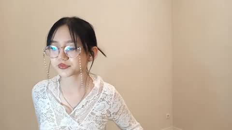 Snapshot of lupefaulker chatting on 04-13-26, 01:05 Roxie online show from 04-13-26, 01:05