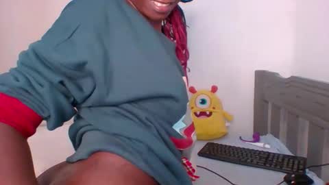 Snapshot of luscious_cuvy chatting on 12-22-25, 05:54 luscious online show from 12-22-25, 05:54