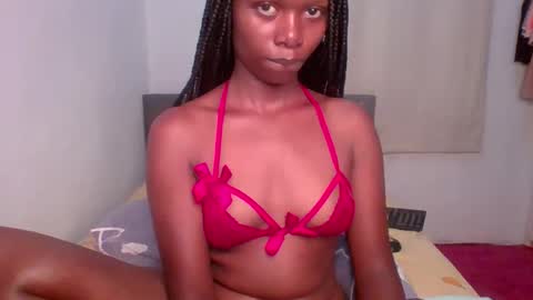 Snapshot of luscious_cuvy chatting on 04-12-26, 02:38 luscious online show from 04-12-26, 02:38