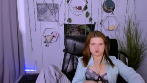 lusy_puff online show from 12-14-24, 04:09