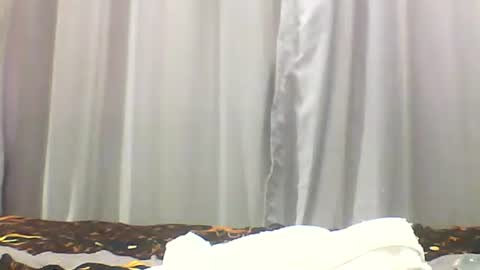 Bee Bee online show from 01-12-26, 01:00