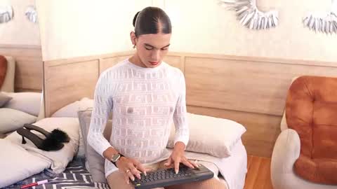 Snapshot of luxa_velvett chatting on 04-25-26, 01:14 Luxa online show from 04-25-26, 01:14