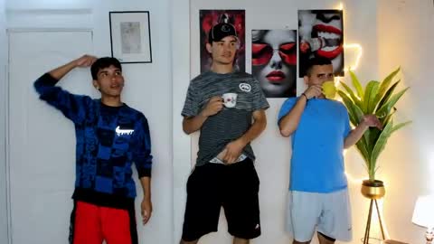 Snapshot of luxhousexx chatting on 04-15-26, 02:29 Jackson and Matt online show from 04-15-26, 02:29