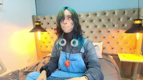 Luxiel 3 online show from 04-06-26, 09:16