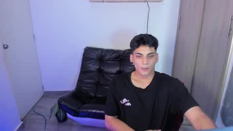 Snapshot of luxrx chatting on 05-26-26, 07:32 luxrx online show from 05-26-26, 07:32