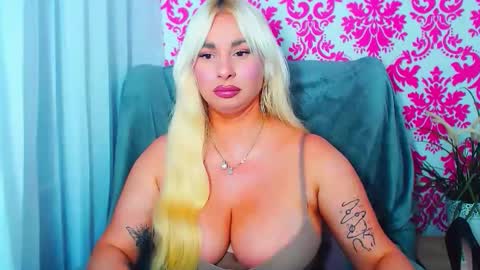 Luxuriaa online show from 05-20-26, 07:53