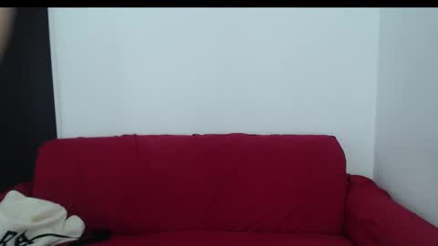 Snapshot of luxuriouss_s chatting on 01-27-25, 07:03 Laura online show from 01-27-25, 07:03