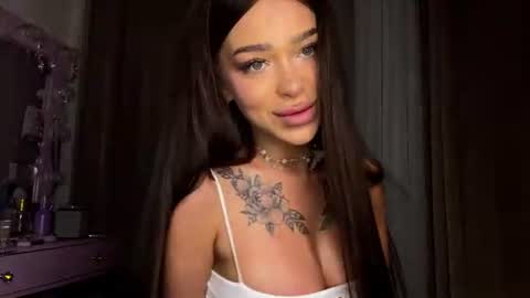 Snapshot of luxurydollll chatting on 07-13-26, 04:54 Sara online show from 07-13-26, 04:54