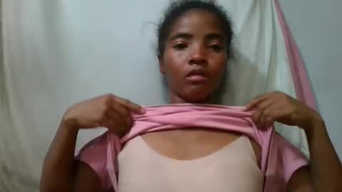 Snapshot of lydie856696 chatting on 06-11-26, 05:33 lydie856696 online show from 06-11-26, 05:33