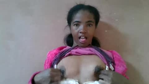 Snapshot of lydie856696 chatting on 07-06-26, 05:04 lydie856696 online show from 07-06-26, 05:04