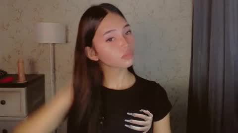 Snapshot of lykaloops chatting on 04-04-26, 10:57 LYKA LOOPS online show from 04-04-26, 10:57