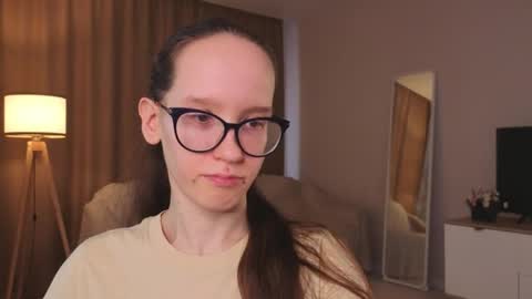 Sara online show from 05-19-26, 04:24