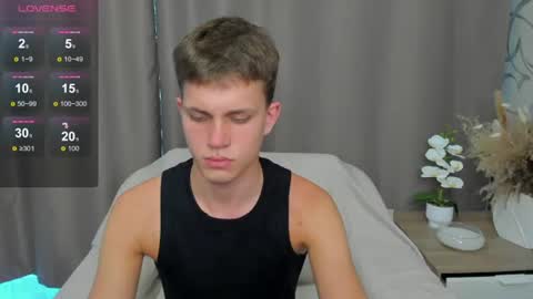 m0neyken_ online show from 08-10-26, 02:04