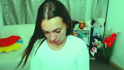 Snapshot of m_vikki chatting on 06-27-26, 01:17 Vikki online show from 06-27-26, 01:17