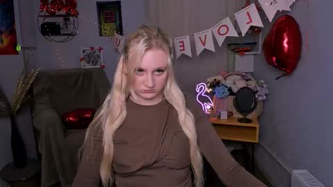 Snapshot of madam_ulis chatting on 02-17-26, 01:40 Ulis online show from 02-17-26, 01:40